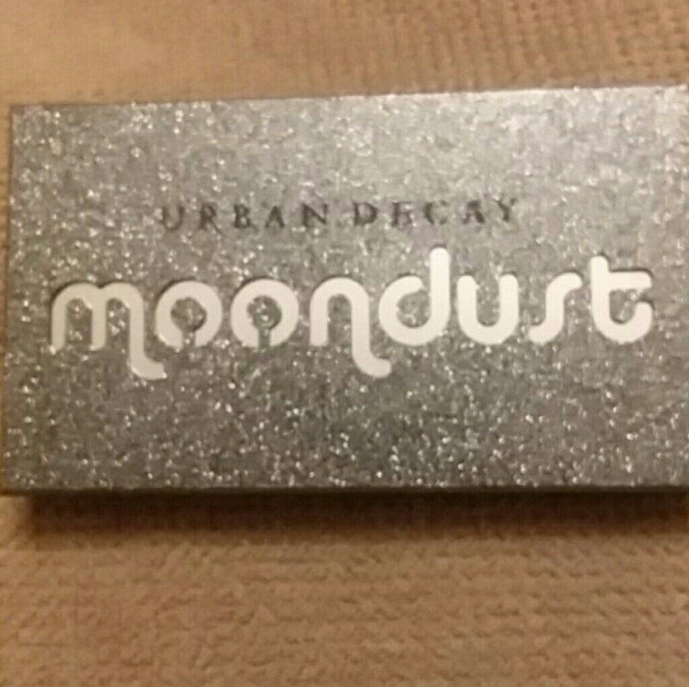 Urban decay moondusy eyeshadow palette